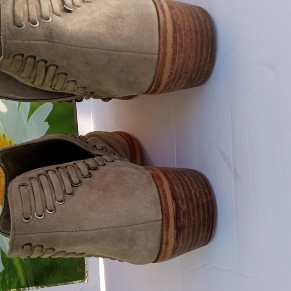 Vince Camuto  Suede Ankle Booties, US 9, Tan, Pre-owned - Picture 6 of 13